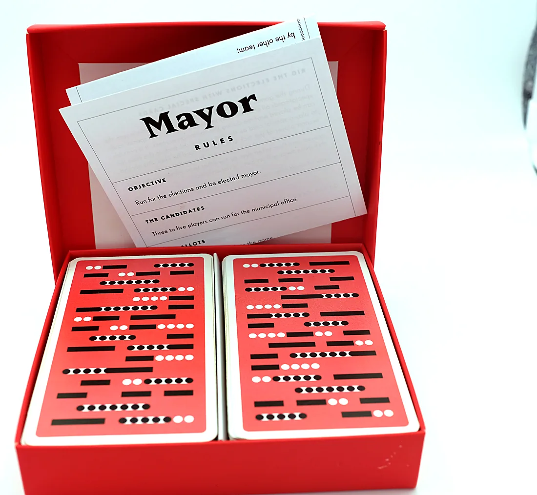 The open Mayor box with the rule book and the two decks